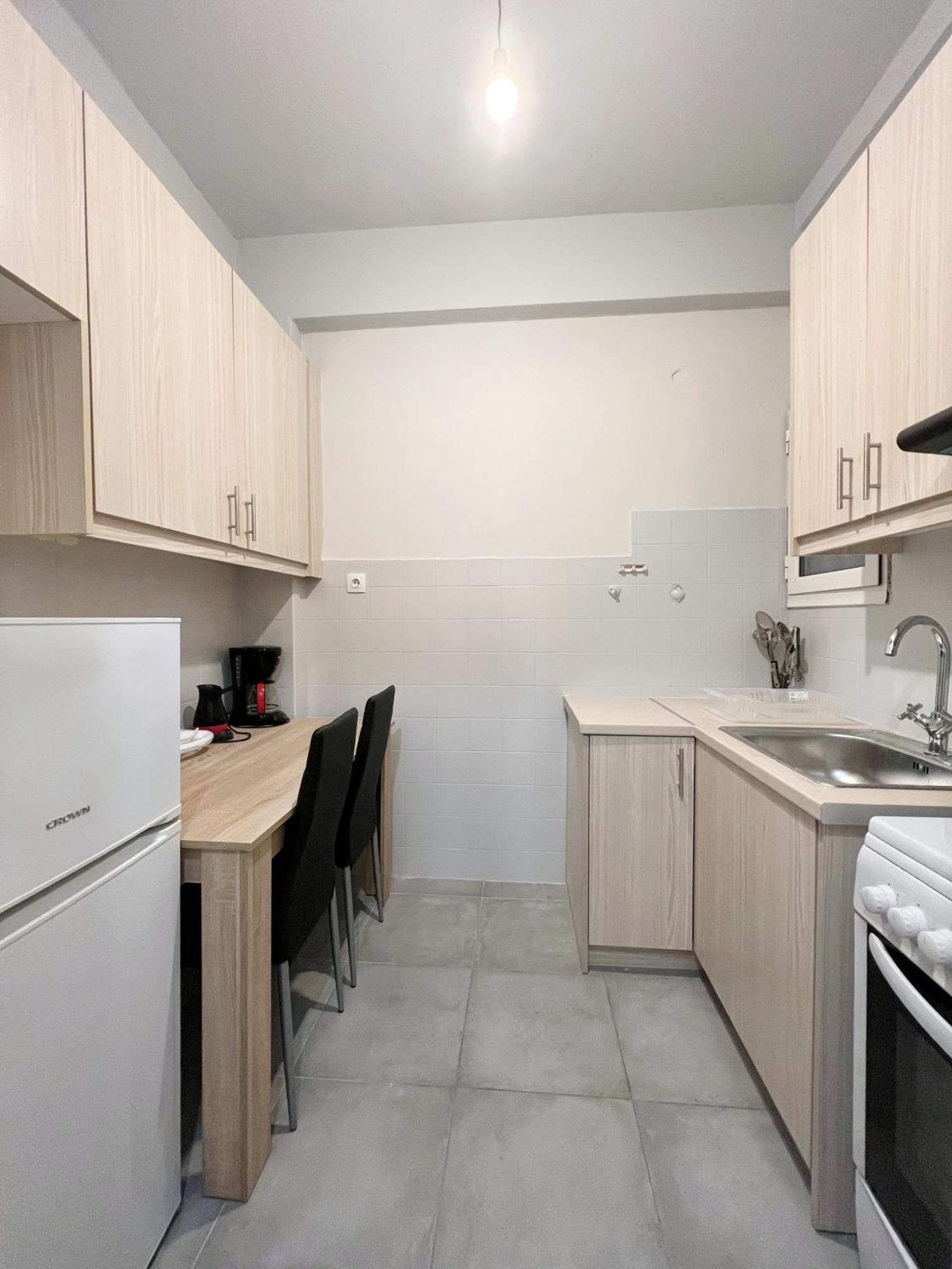 Central Apartment 3' To Metaksourgio Metro Station Атина Екстериор снимка