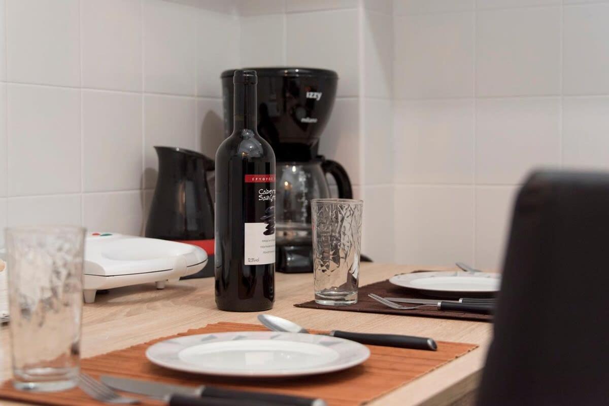 Central Apartment 3' To Metaksourgio Metro Station Атина Екстериор снимка
