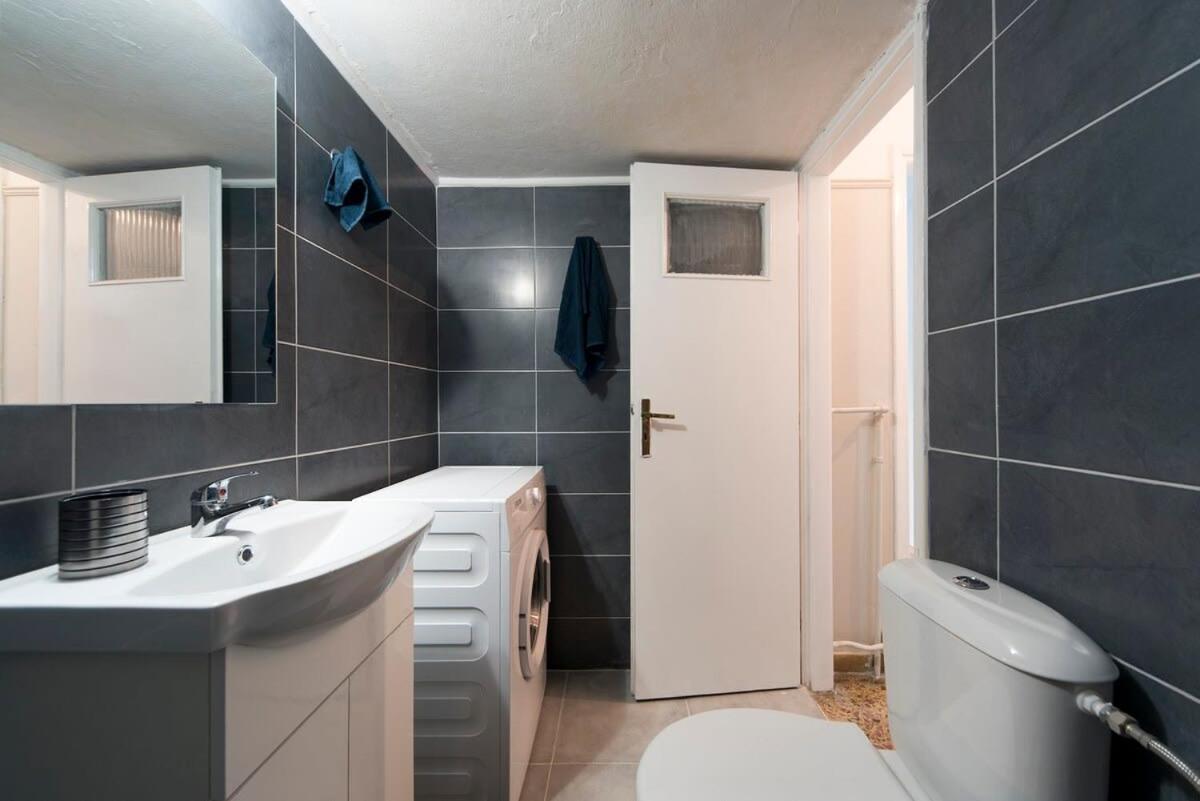 Central Apartment 3' To Metaksourgio Metro Station Атина Екстериор снимка