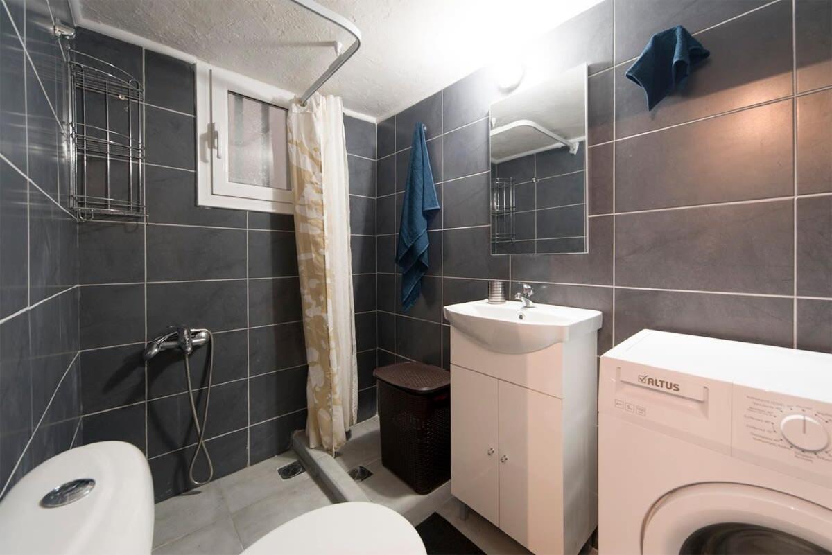 Central Apartment 3' To Metaksourgio Metro Station Атина Екстериор снимка