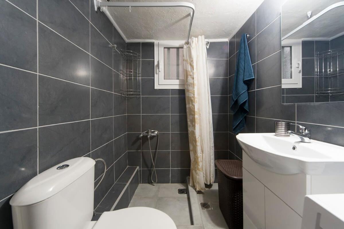 Central Apartment 3' To Metaksourgio Metro Station Атина Екстериор снимка